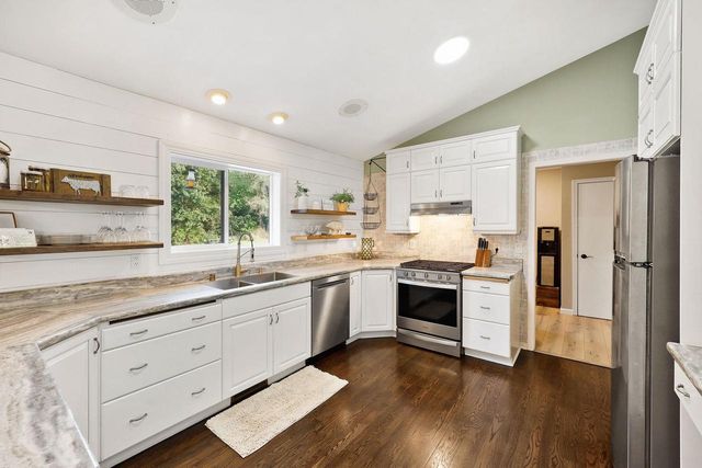 64 Oakland Road, Cambridge, WI 53523