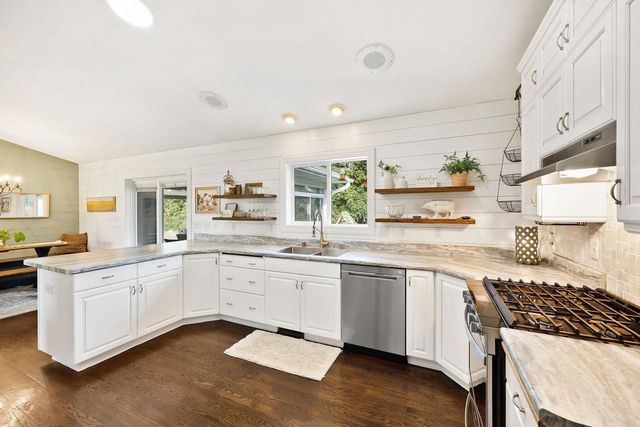 64 Oakland Road, Cambridge, WI 53523