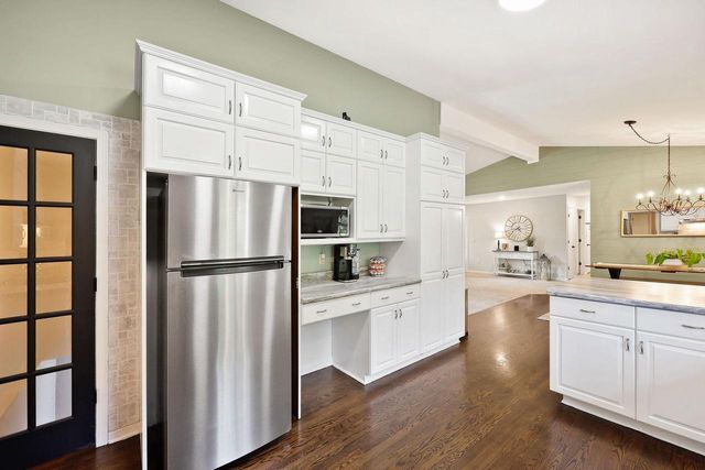 64 Oakland Road, Cambridge, WI 53523