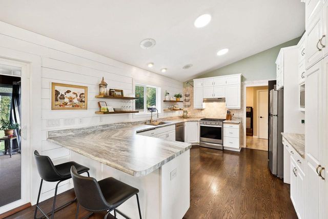 64 Oakland Road, Cambridge, WI 53523