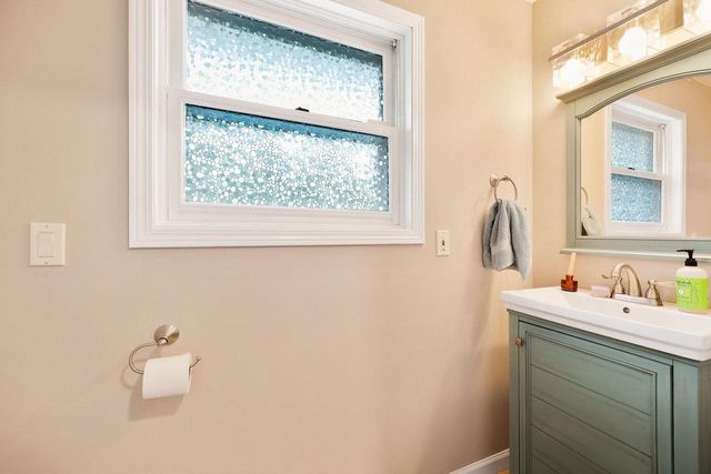 64 Oakland Road, Cambridge, WI 53523