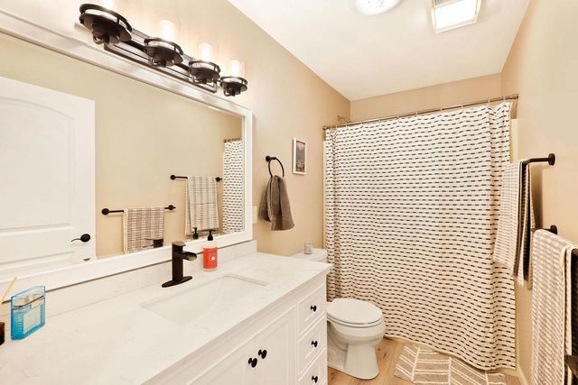 64 Oakland Road, Cambridge, WI 53523