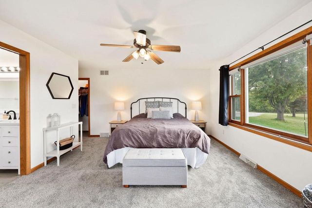 64 Oakland Road, Cambridge, WI 53523