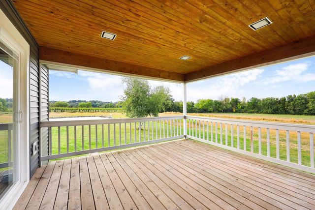 64 Oakland Road, Cambridge, WI 53523