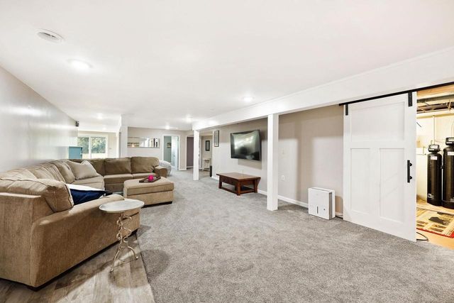 64 Oakland Road, Cambridge, WI 53523