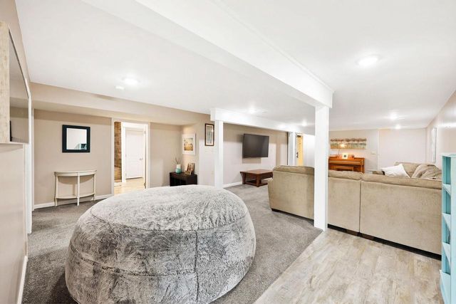 64 Oakland Road, Cambridge, WI 53523