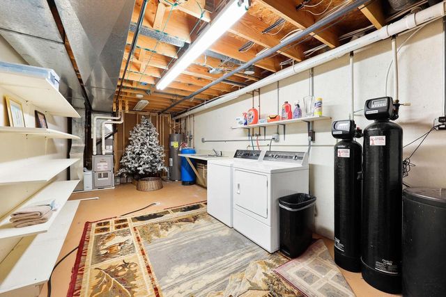 64 Oakland Road, Cambridge, WI 53523