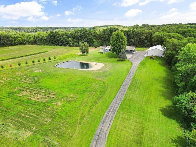 64 Oakland Road, Cambridge, WI 53523