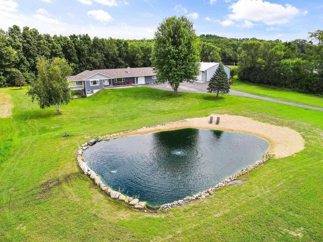 64 Oakland Road, Cambridge, WI 53523