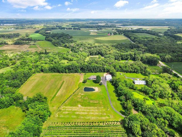 64 Oakland Road, Cambridge, WI 53523