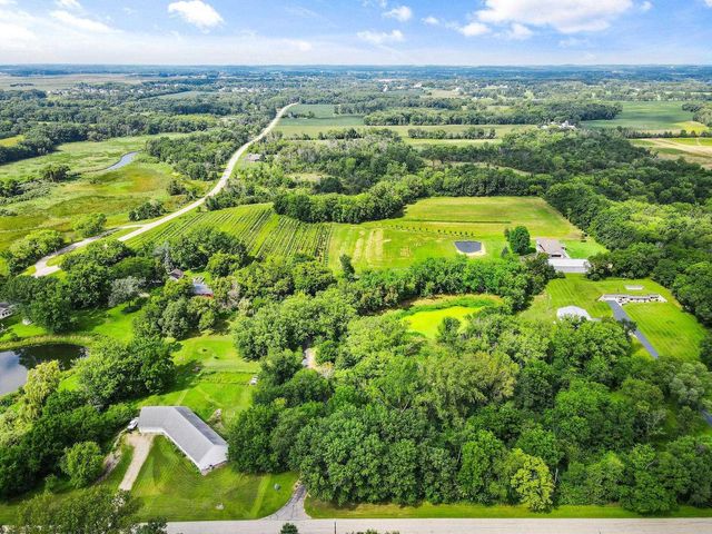 64 Oakland Road, Cambridge, WI 53523