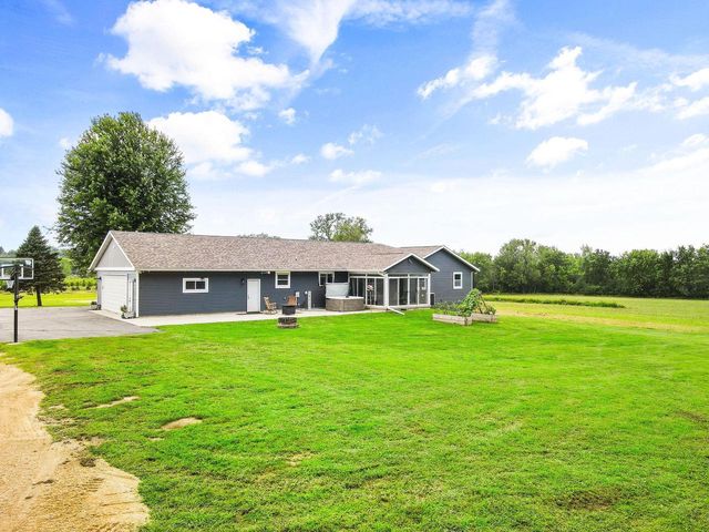 64 Oakland Road, Cambridge, WI 53523
