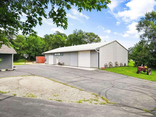 64 Oakland Road, Cambridge, WI 53523