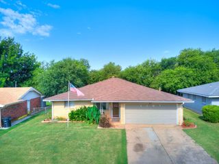 1107 Berwyck Drive, Moore, OK 73160