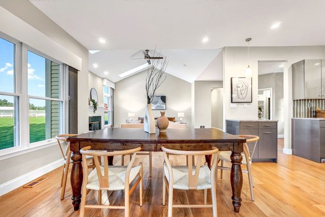 45 Pickman Dr 45, Bedford, MA 01730