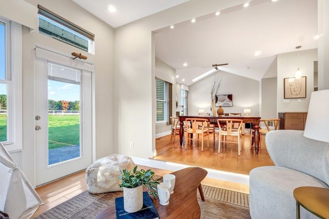 45 Pickman Dr 45, Bedford, MA 01730