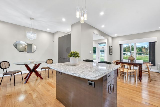 45 Pickman Dr 45, Bedford, MA 01730