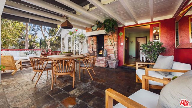 2882 Belden Drive, Los Angeles, CA 90068