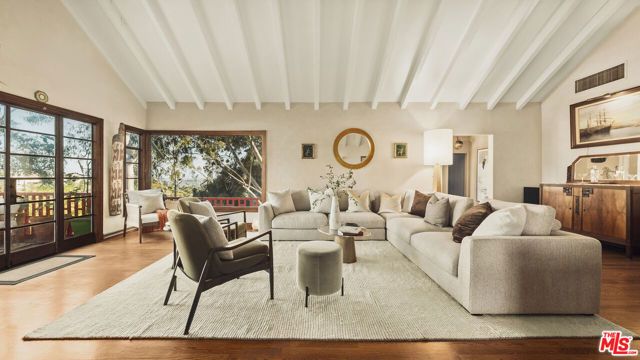2882 Belden Drive, Los Angeles, CA 90068