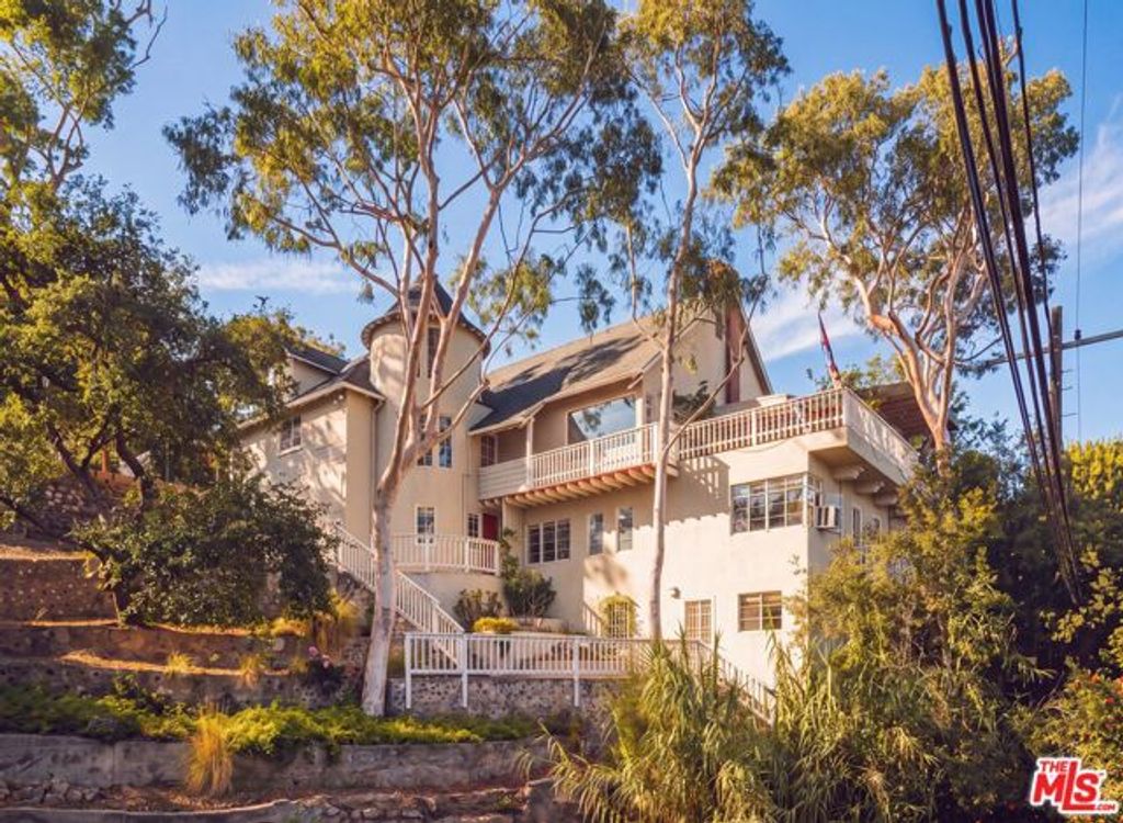 2882 Belden Drive, Los Angeles, CA 90068