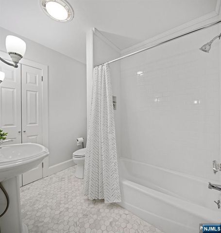 12 Midwood Road, Glen Rock, NJ 07452