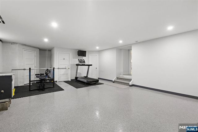 12 Midwood Road, Glen Rock, NJ 07452