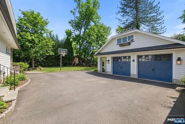 12 Midwood Road, Glen Rock, NJ 07452