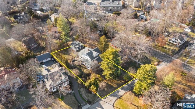 12 Midwood Road, Glen Rock, NJ 07452