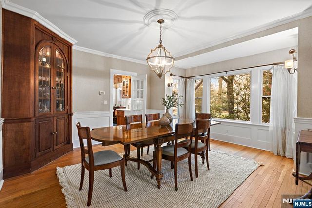 12 Midwood Road, Glen Rock, NJ 07452