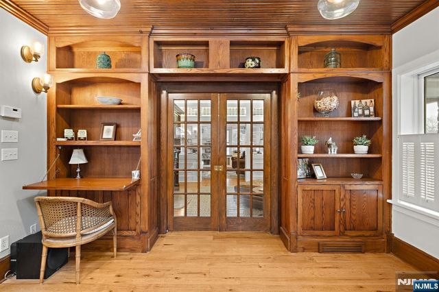 12 Midwood Road, Glen Rock, NJ 07452