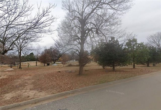 1327 N Woolsey Avenue, Fayetteville, AR 72703