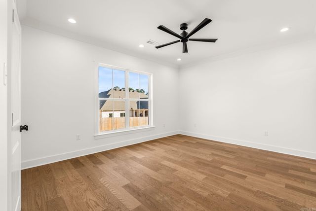 1670 DOLPHIN, Conway, AR 72034