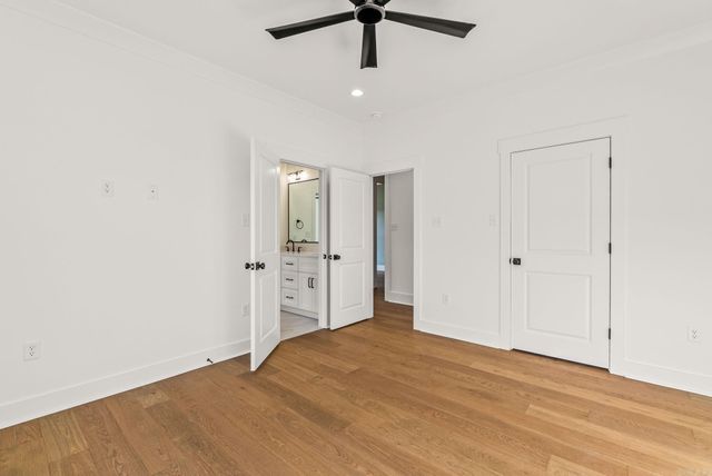 1670 DOLPHIN, Conway, AR 72034