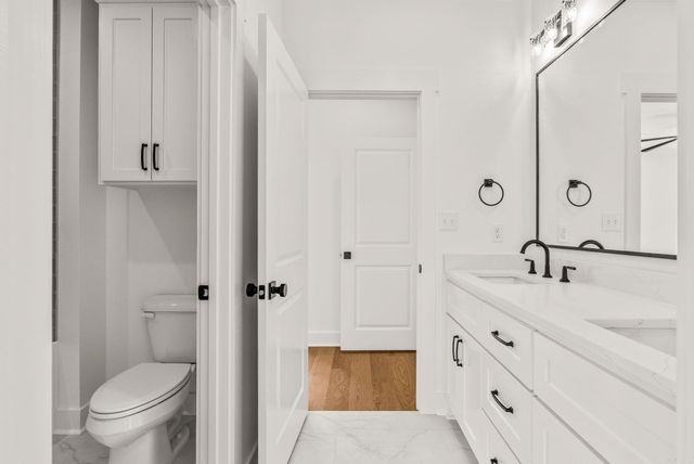 1670 DOLPHIN, Conway, AR 72034