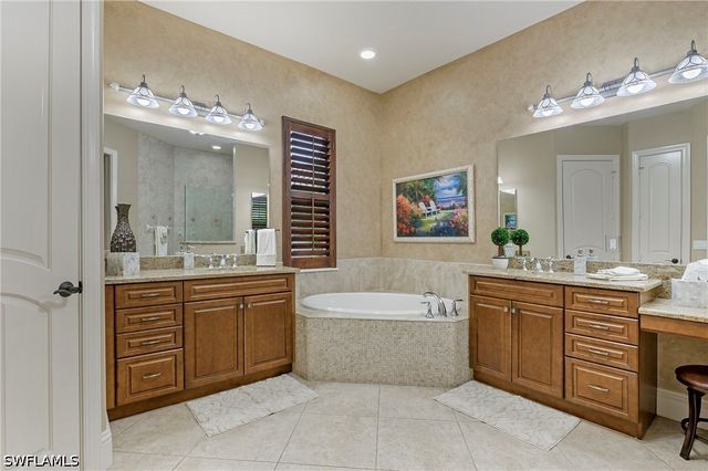 967 Tivoli DR, Naples, FL 34104