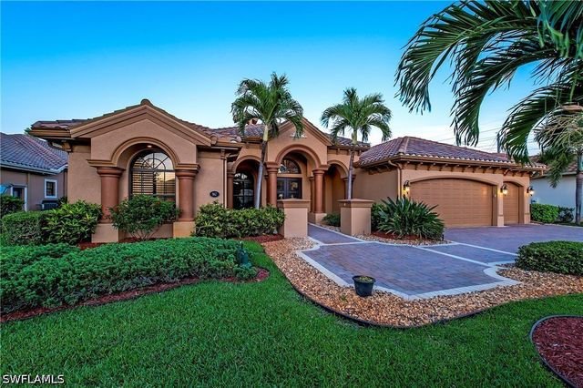 967 Tivoli DR, Naples, FL 34104