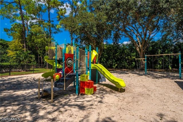 967 Tivoli DR, Naples, FL 34104