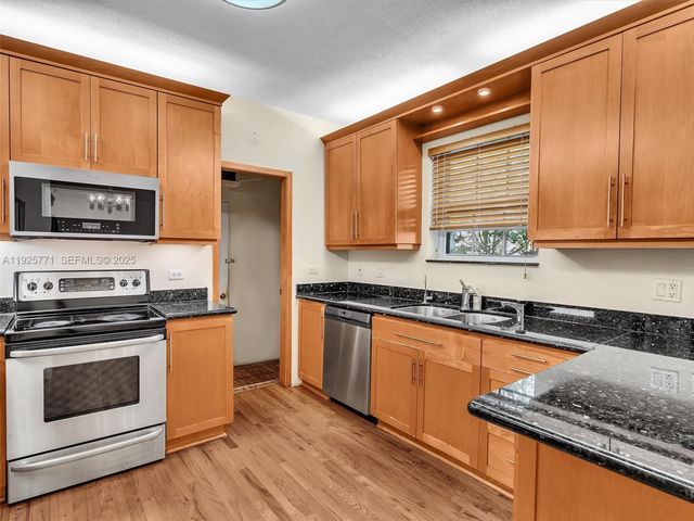 2443 N Meridian Ave, Miami Beach, FL 33140