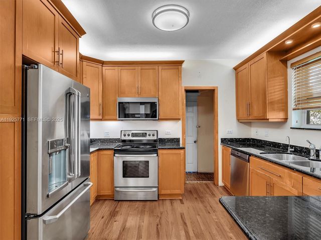 2443 N Meridian Ave, Miami Beach, FL 33140