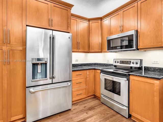 2443 N Meridian Ave, Miami Beach, FL 33140