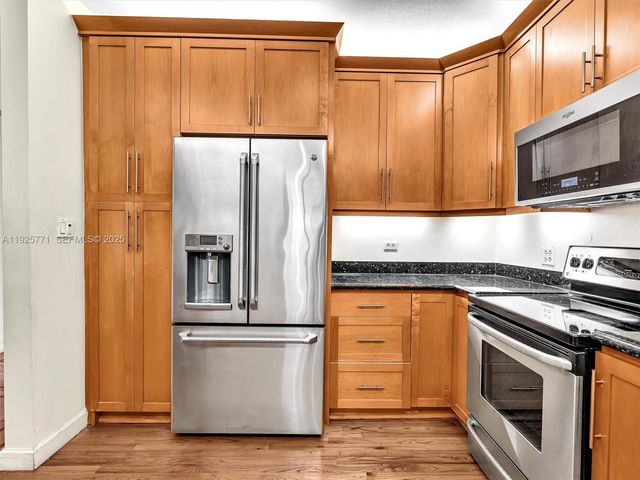 2443 N Meridian Ave, Miami Beach, FL 33140