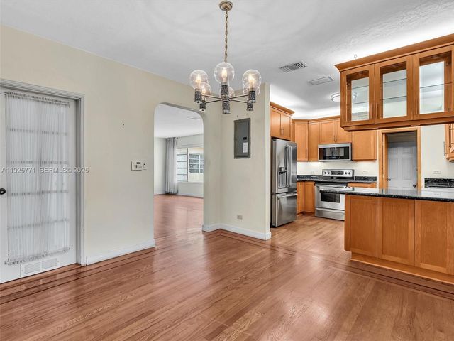 2443 N Meridian Ave, Miami Beach, FL 33140