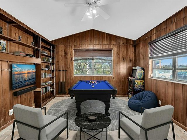 2443 N Meridian Ave, Miami Beach, FL 33140