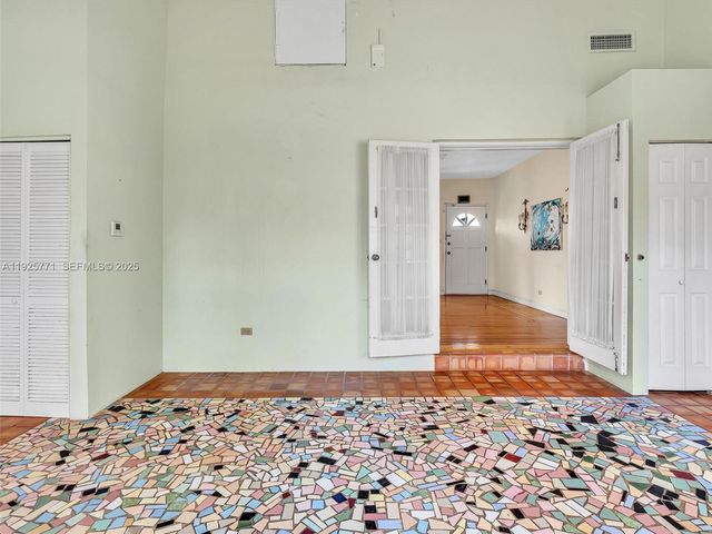 2443 N Meridian Ave, Miami Beach, FL 33140