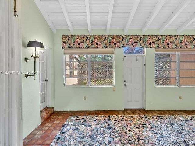 2443 N Meridian Ave, Miami Beach, FL 33140