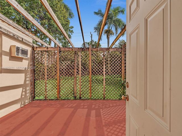 2443 N Meridian Ave, Miami Beach, FL 33140