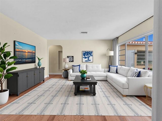 2443 N Meridian Ave, Miami Beach, FL 33140