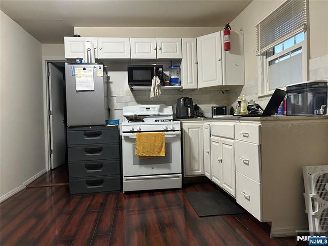 40 Poplar, Lodi, NJ 07644