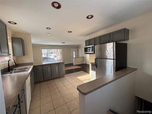 7720 Amboy Street, Dearborn Heights, MI 48127