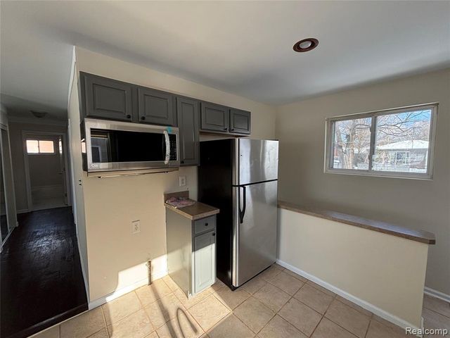 7720 Amboy Street, Dearborn Heights, MI 48127